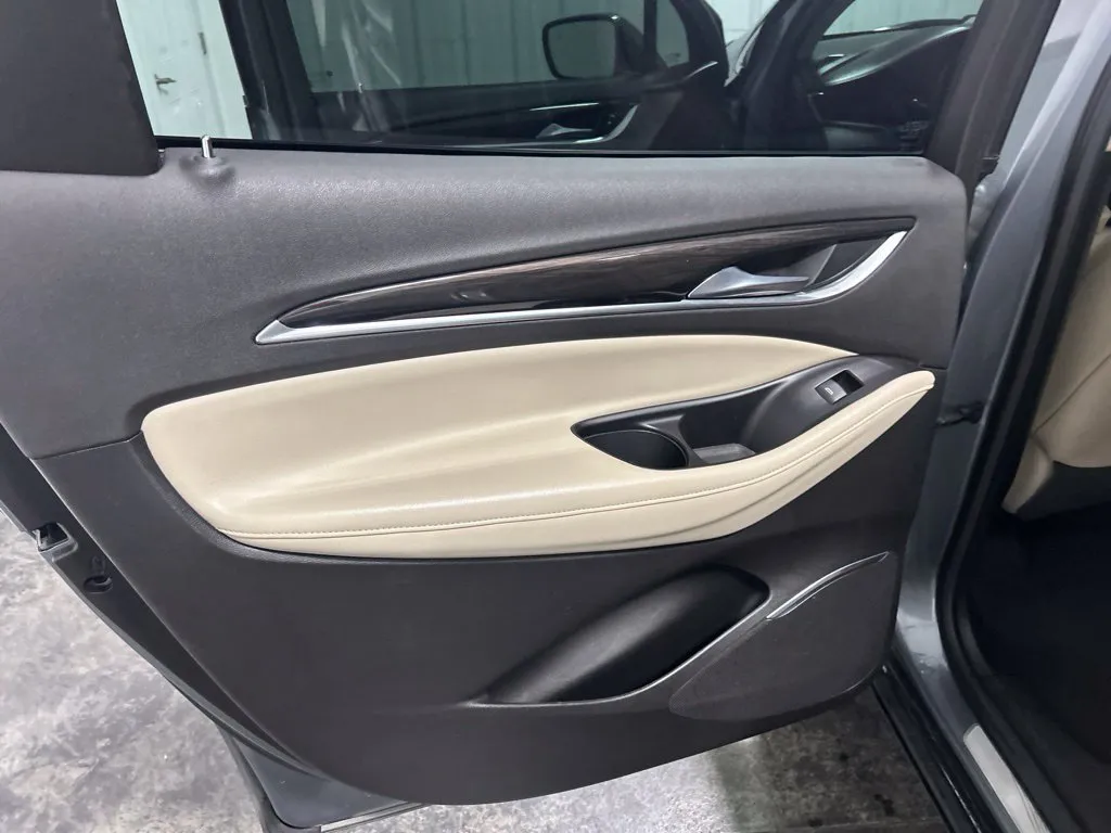 Buick Enclave photo 16