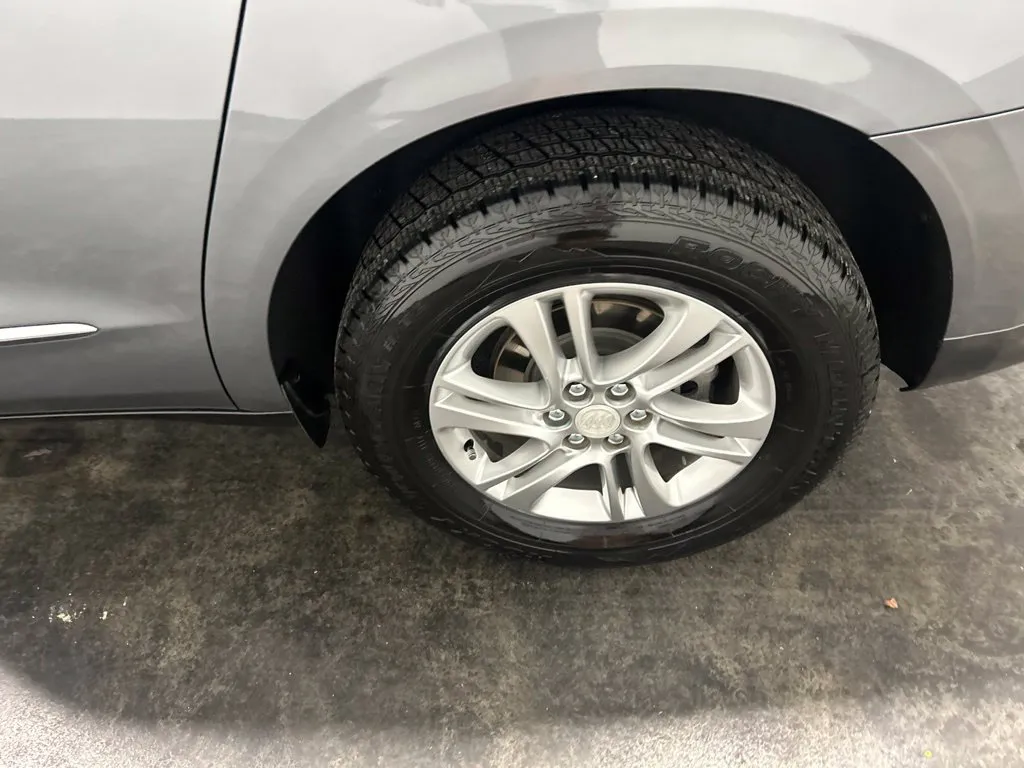 Buick Enclave photo 8