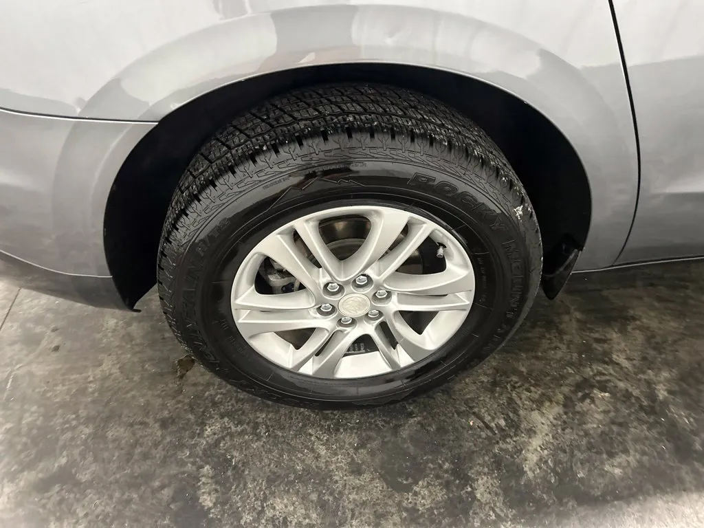 Buick Enclave photo 9