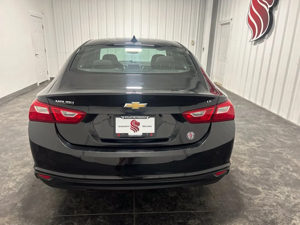 Chevrolet Malibu photo 3
