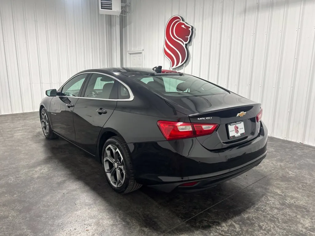 Chevrolet Malibu photo 2