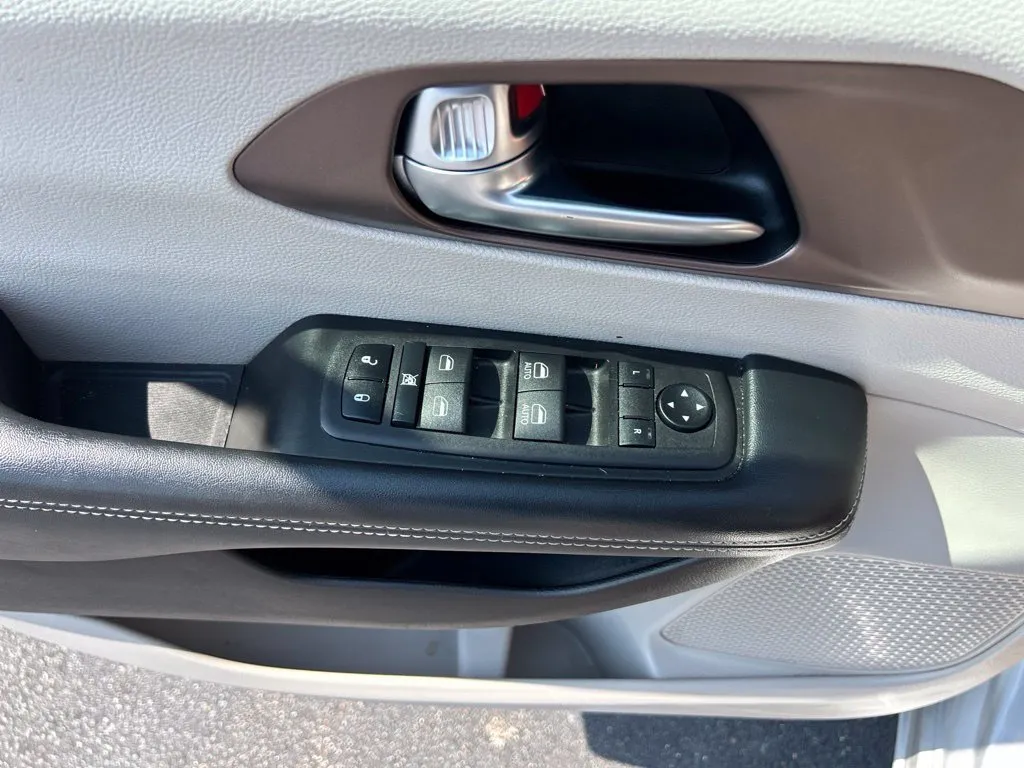 Chrysler Voyager photo 23