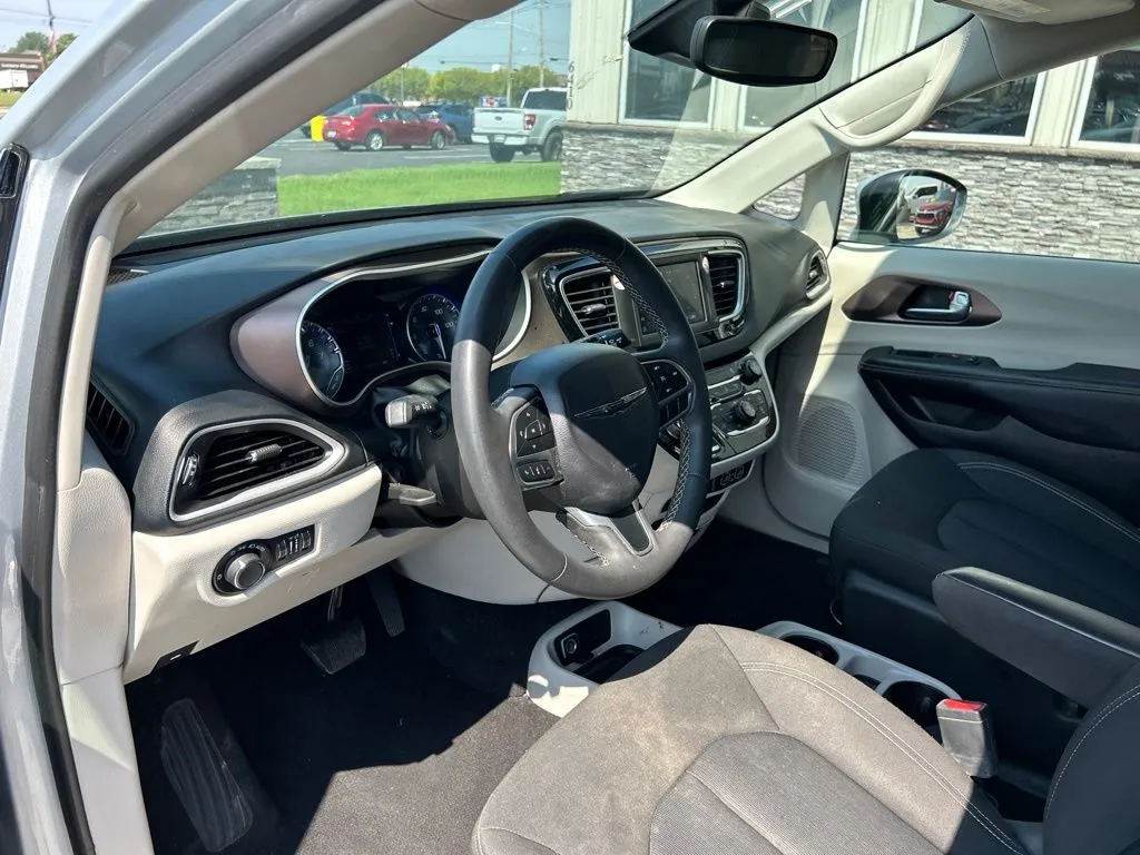 Chrysler Voyager photo 14