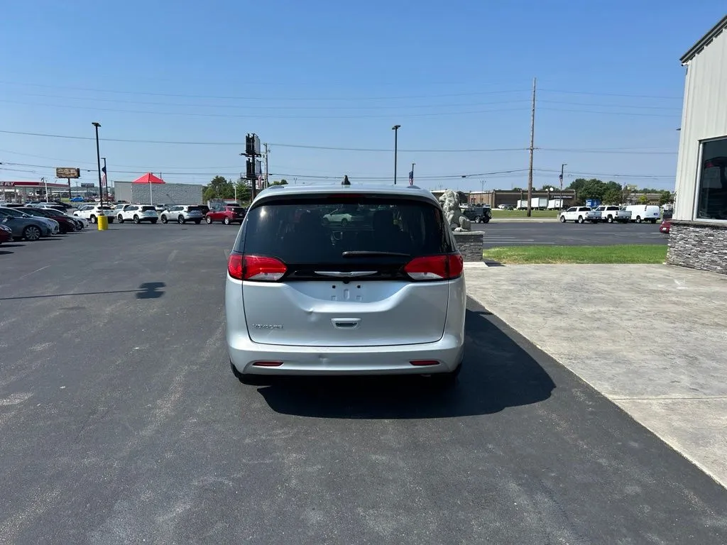 Chrysler Voyager photo 4