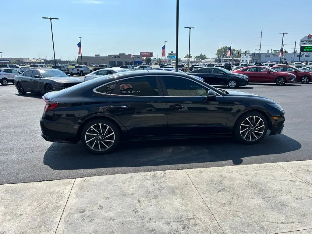 Hyundai Sonata photo 6