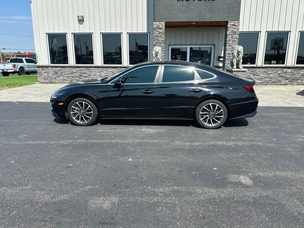 Hyundai Sonata photo 2