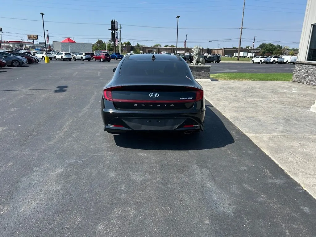 Hyundai Sonata photo 4