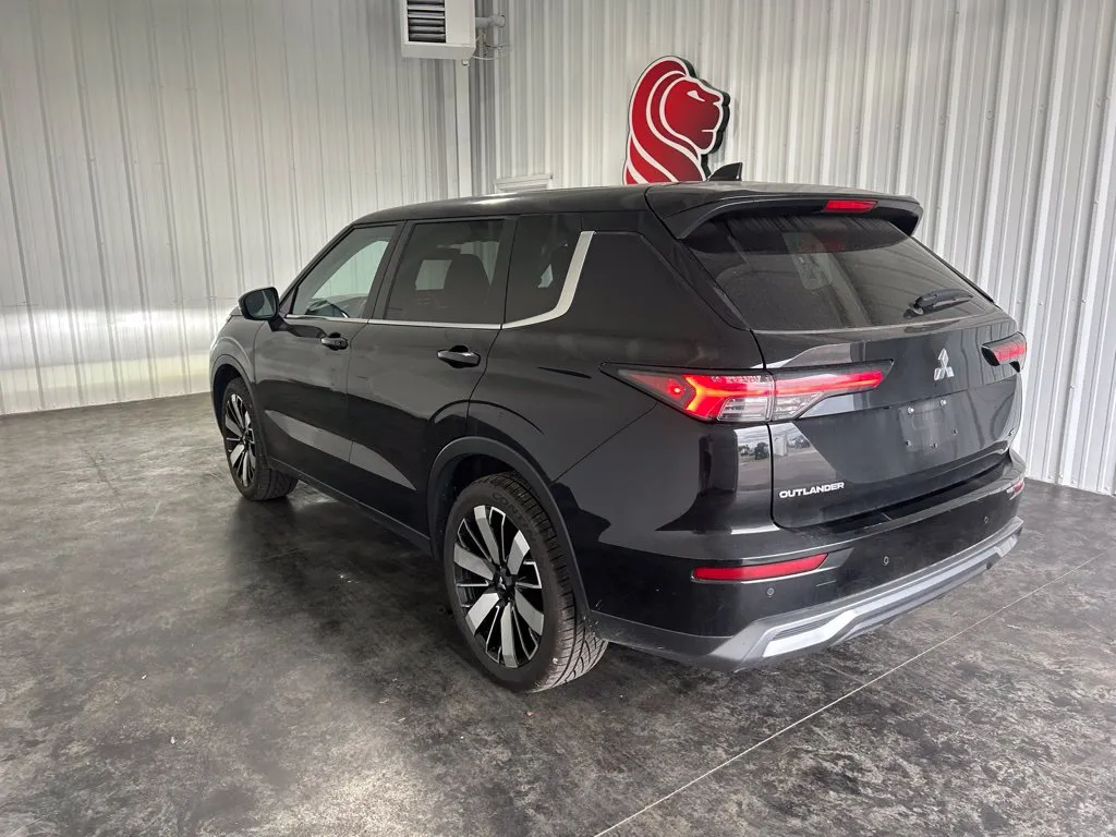 Mitsubishi Outlander photo 2