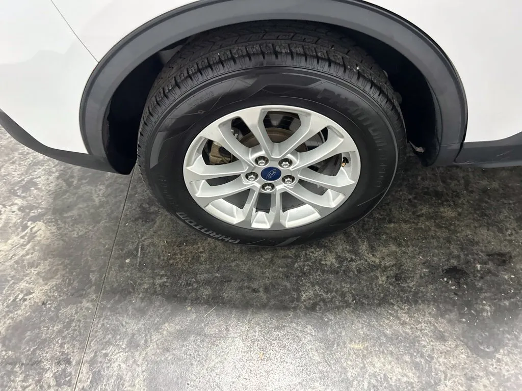 Ford Escape photo 9