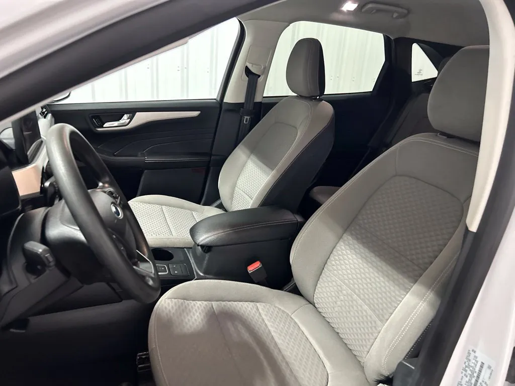 Ford Escape photo 12