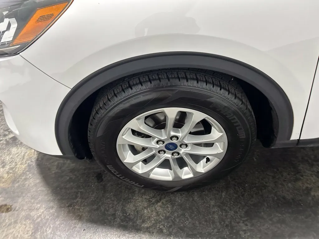 Ford Escape photo 7