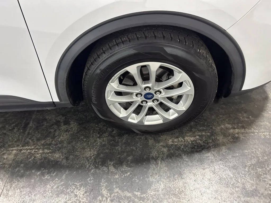 Ford Escape photo 10