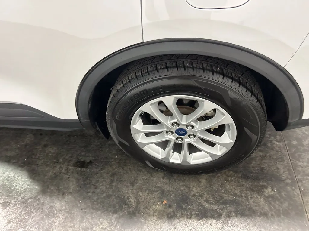 Ford Escape photo 8