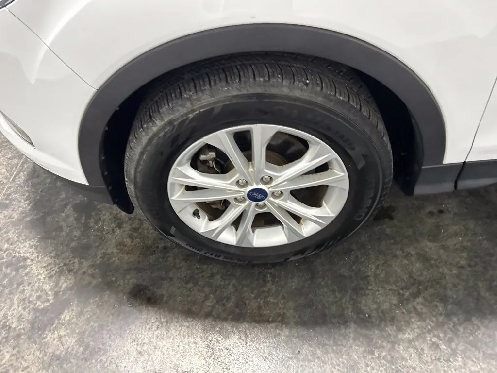 Ford Escape photo 7