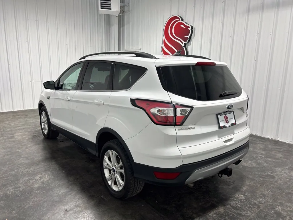 Ford Escape photo 2