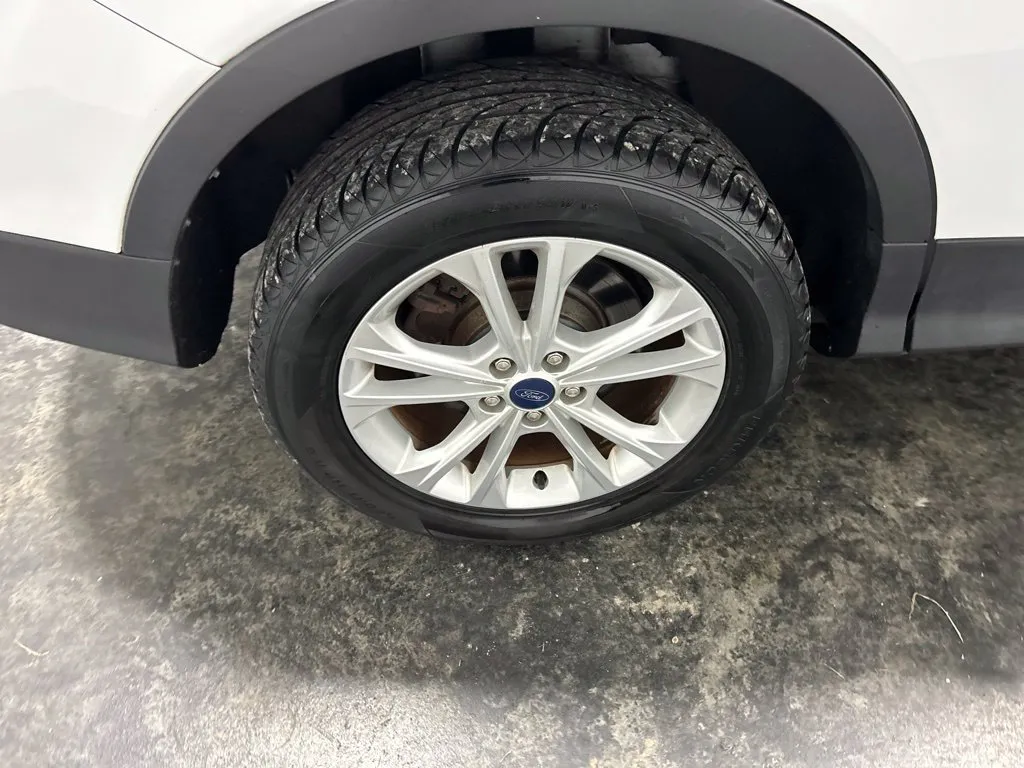 Ford Escape photo 9