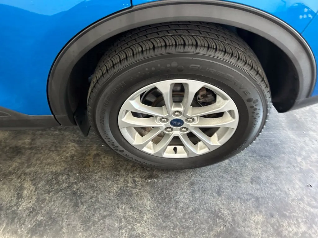 Ford Escape photo 8