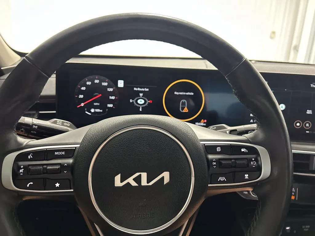 Kia K5 photo 23