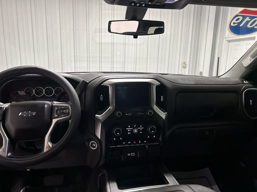 Chevrolet Silverado photo 20