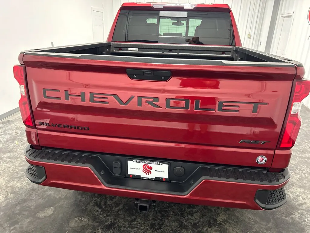 Chevrolet Silverado photo 3