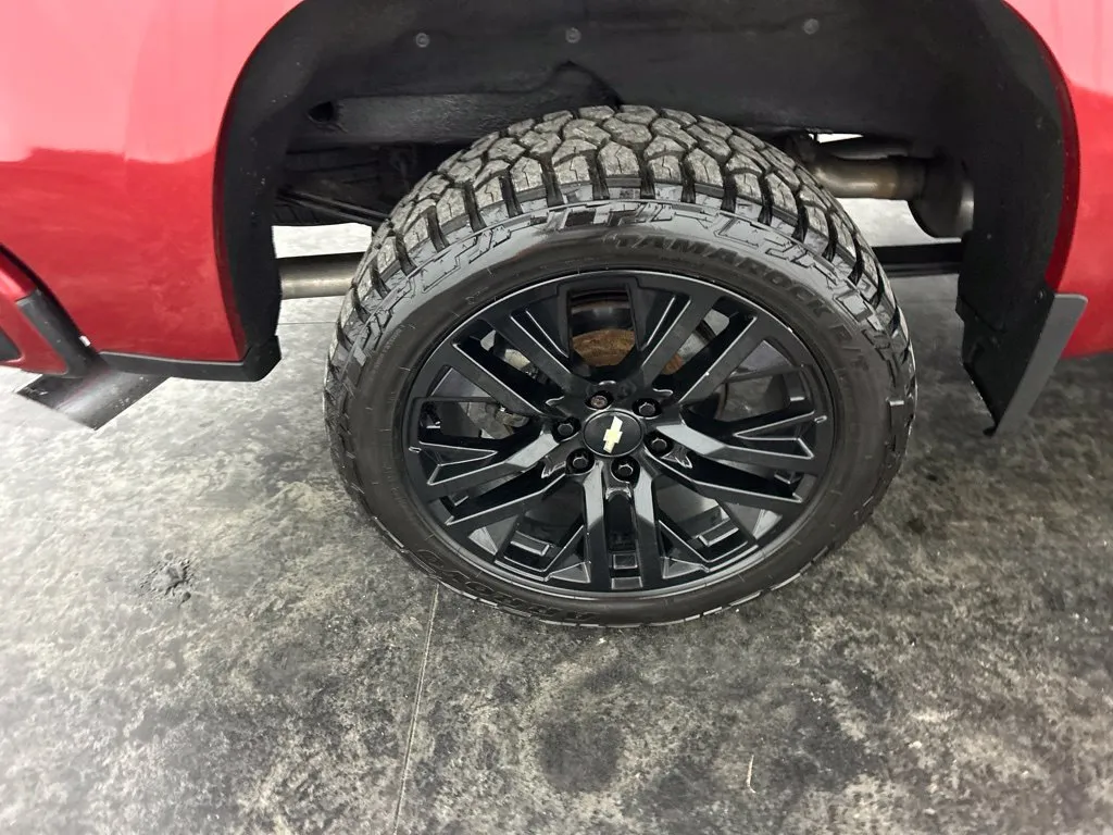 Chevrolet Silverado photo 9