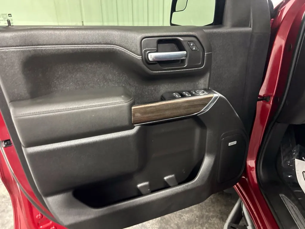 Chevrolet Silverado photo 14