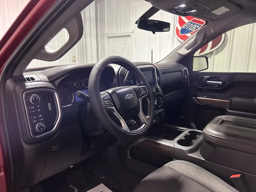 Chevrolet Silverado photo 13