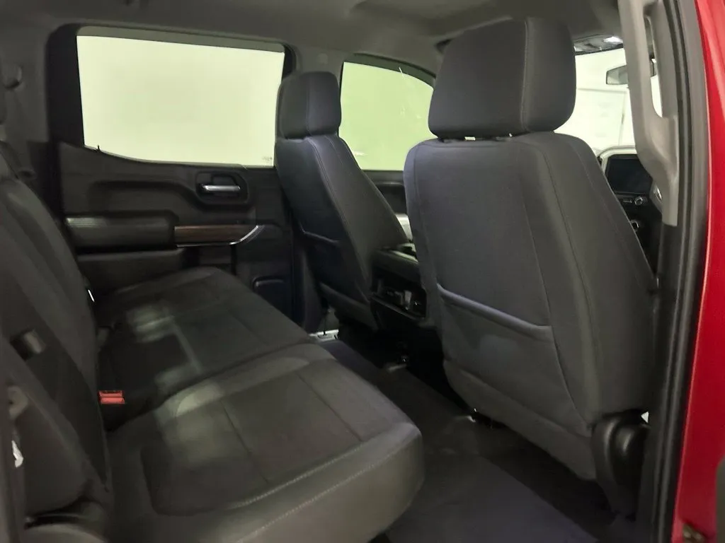 Chevrolet Silverado photo 24