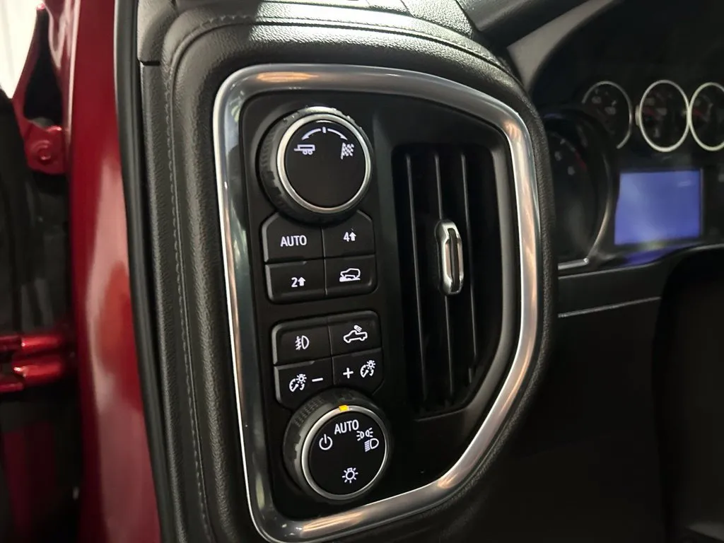 Chevrolet Silverado photo 16