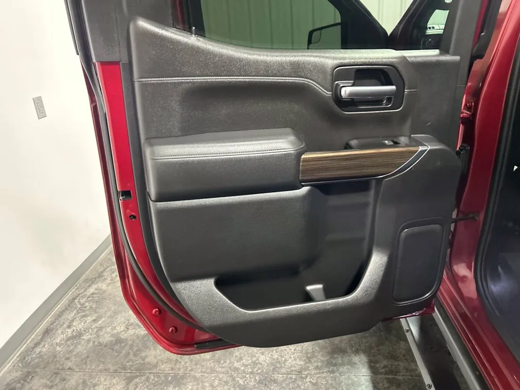 Chevrolet Silverado photo 19