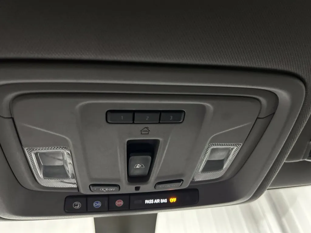 Chevrolet Silverado photo 32