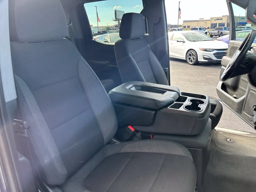 Chevrolet Silverado photo 19