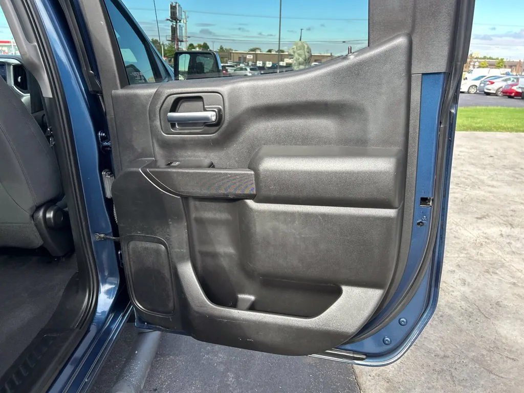 Chevrolet Silverado photo 24
