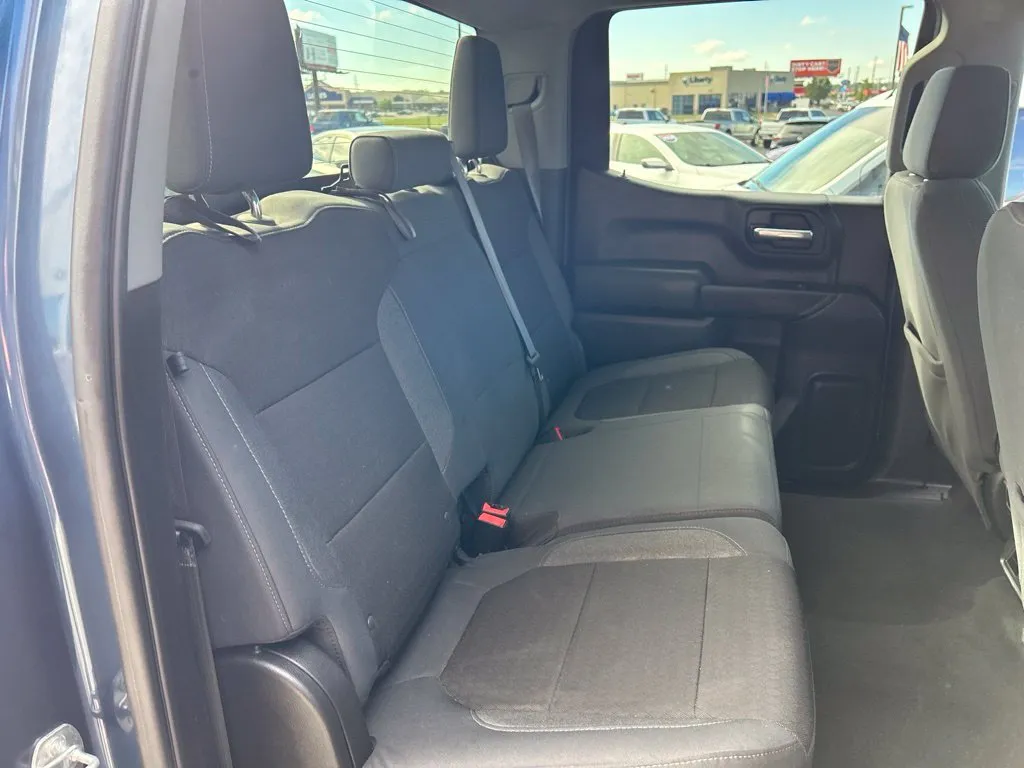Chevrolet Silverado photo 23