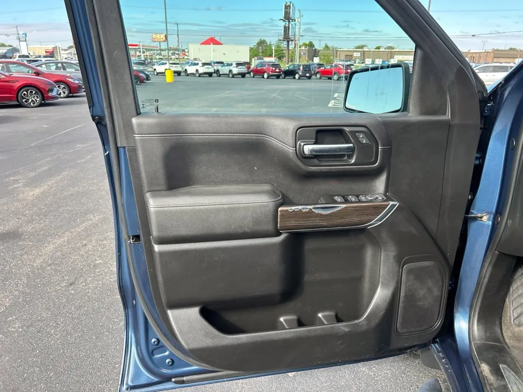 Chevrolet Silverado photo 16