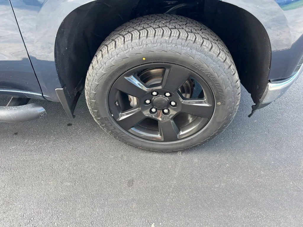 Chevrolet Silverado photo 13