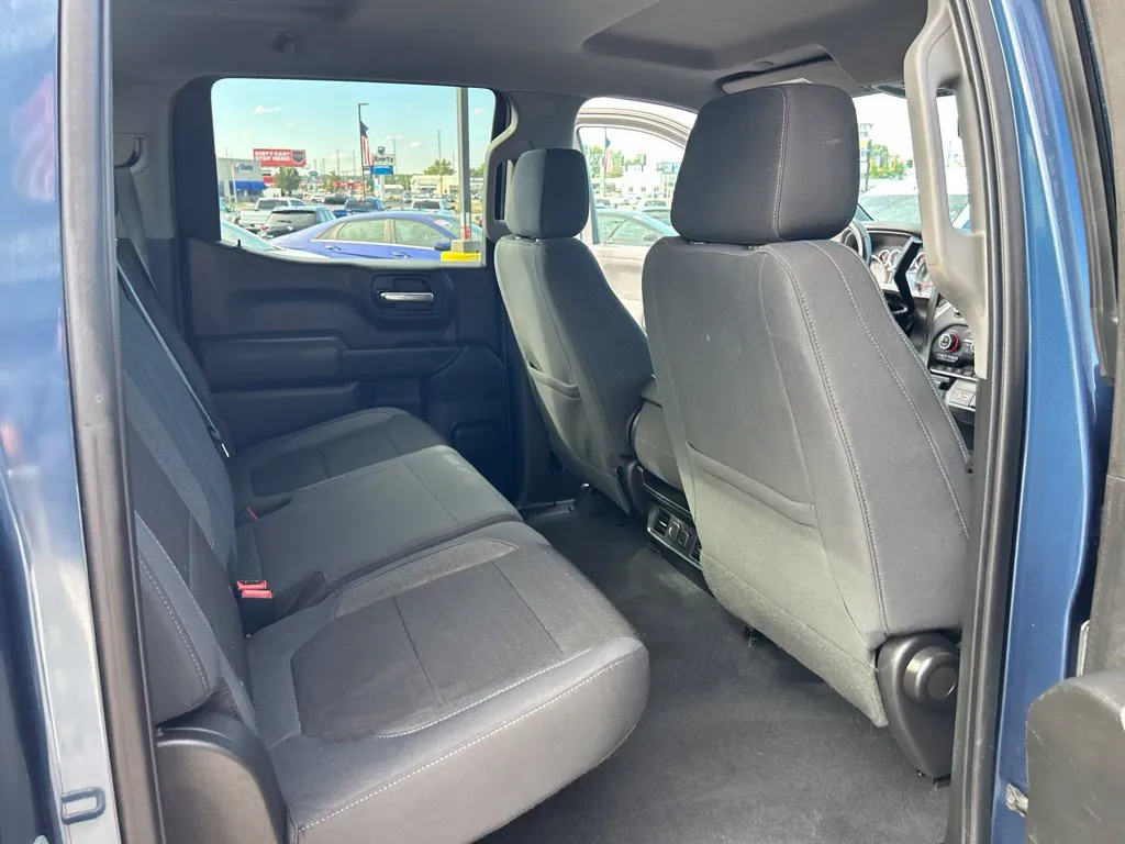 Chevrolet Silverado photo 22