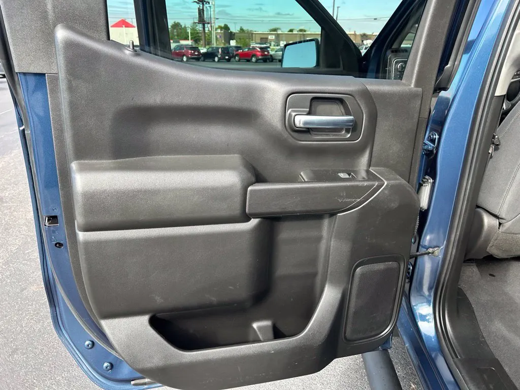 Chevrolet Silverado photo 18