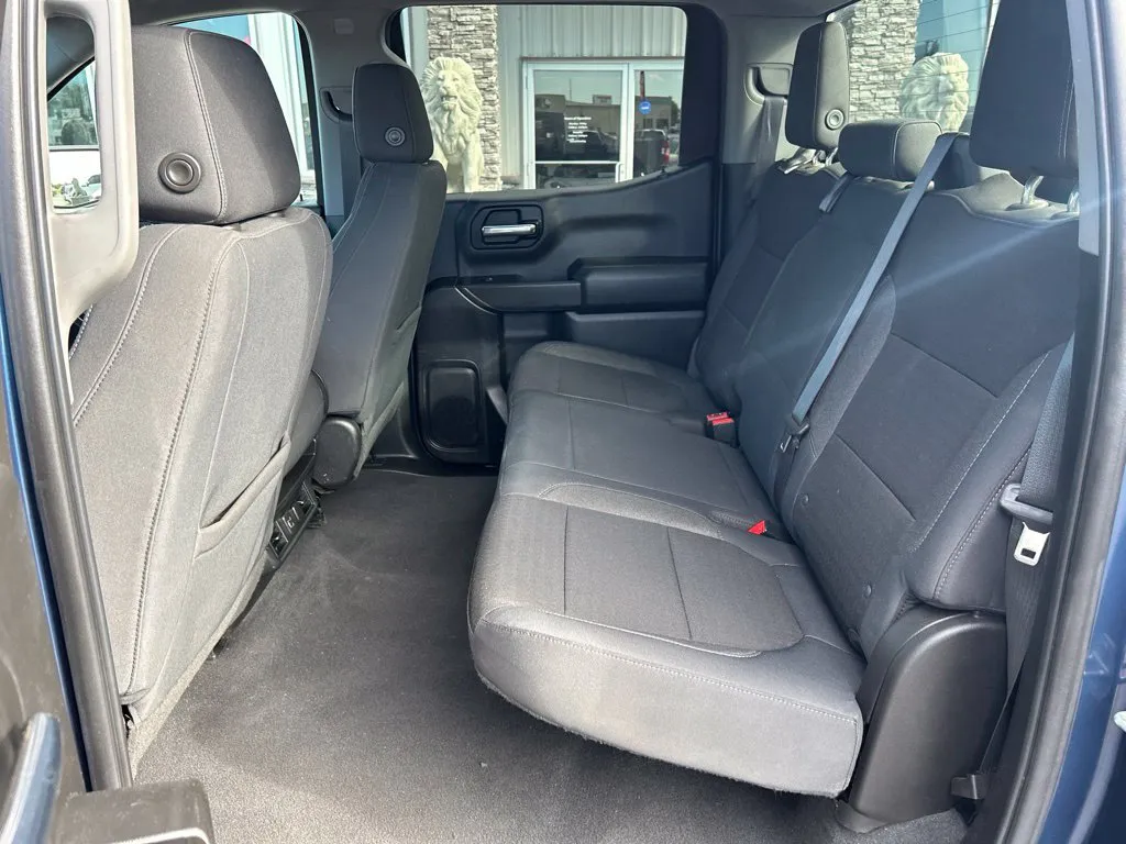 Chevrolet Silverado photo 17