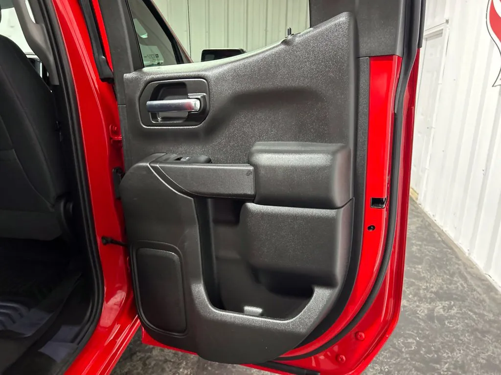 Chevrolet Silverado photo 23