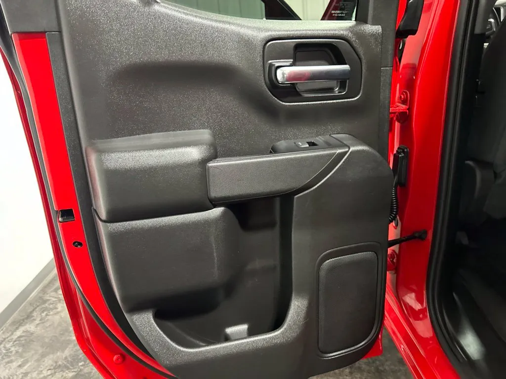 Chevrolet Silverado photo 17