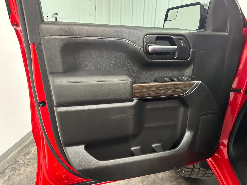Chevrolet Silverado photo 14