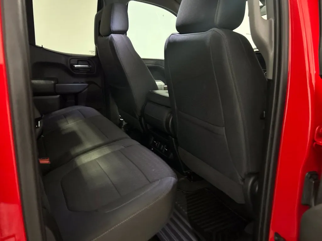 Chevrolet Silverado photo 21