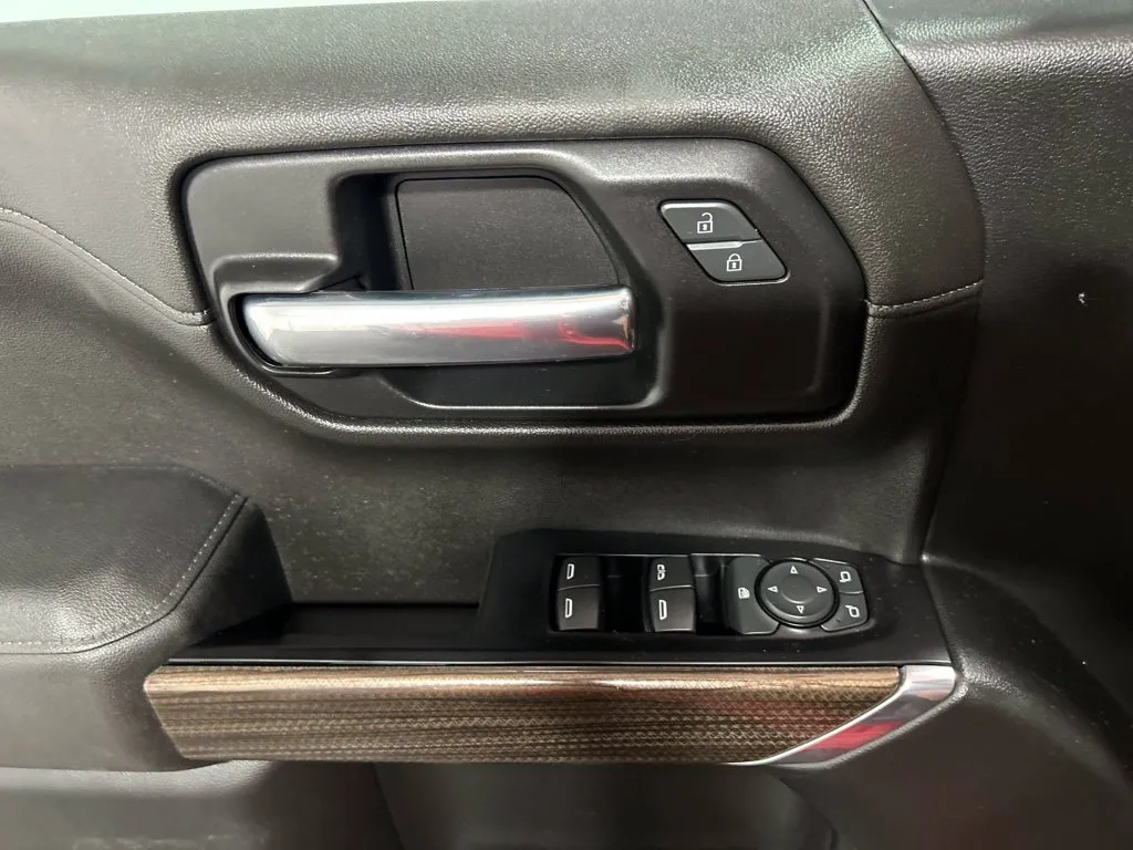 Chevrolet Silverado photo 32