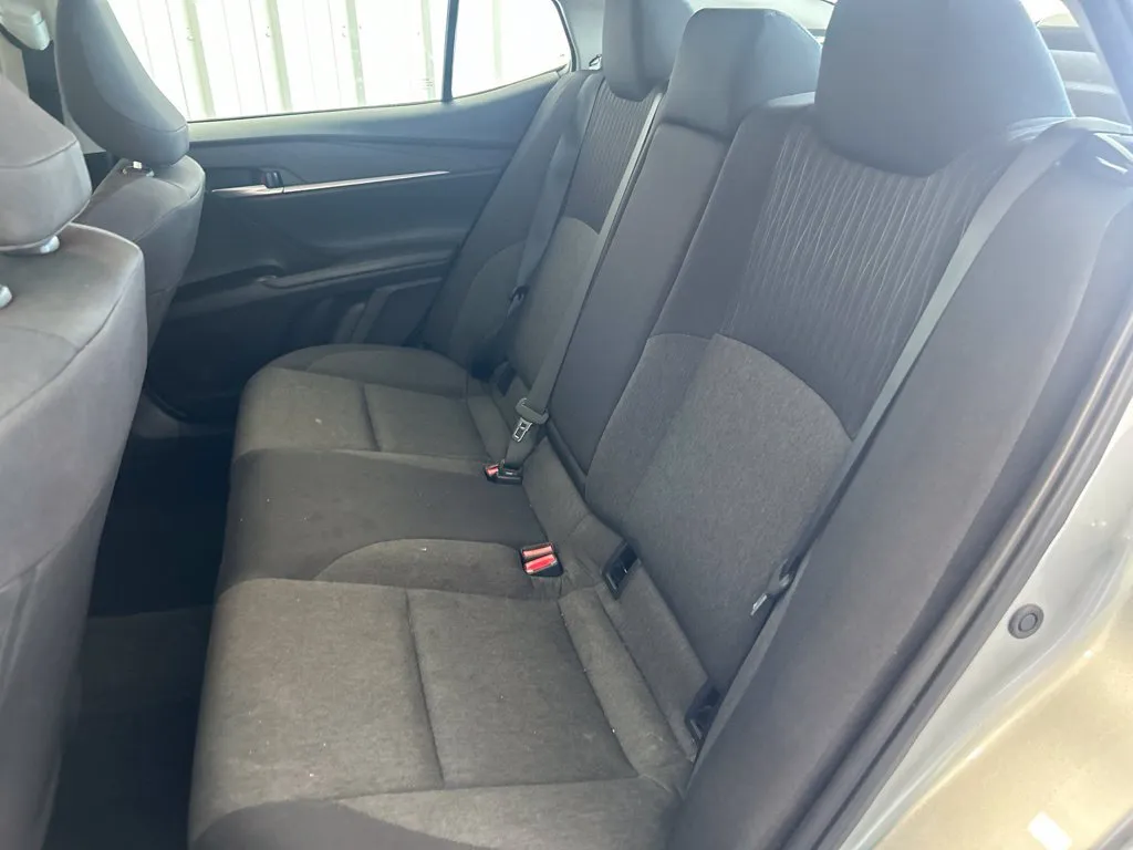 Toyota Camry photo 14