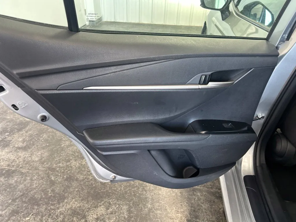 Toyota Camry photo 16