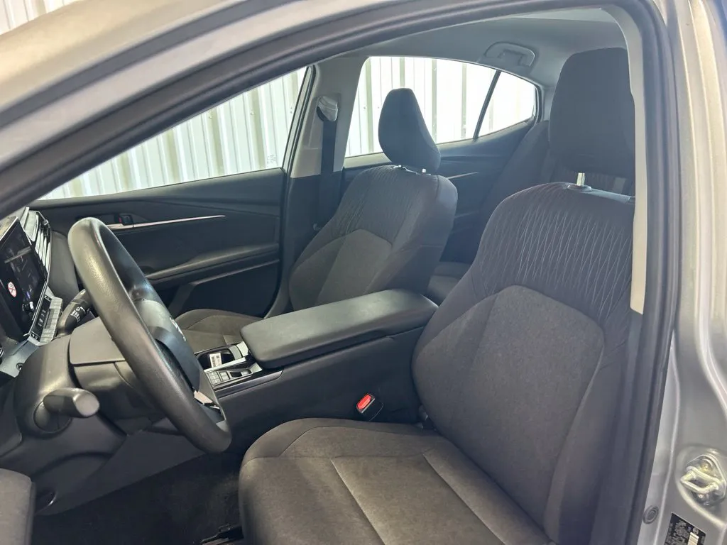 Toyota Camry photo 11
