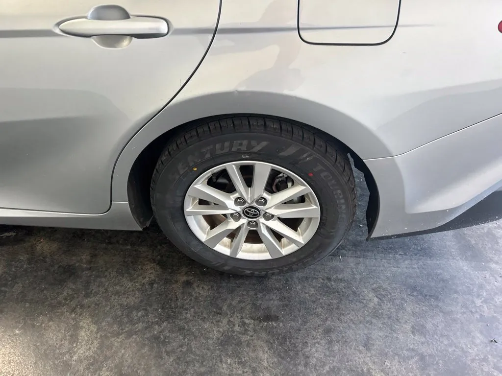 Toyota Camry photo 8