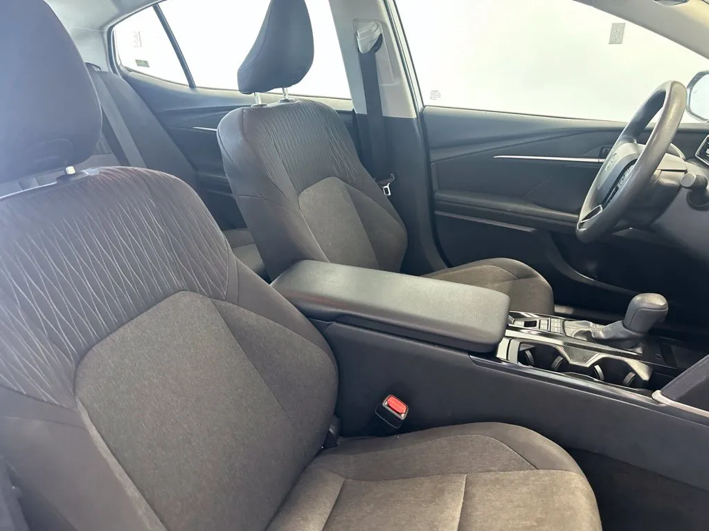 Toyota Camry photo 18
