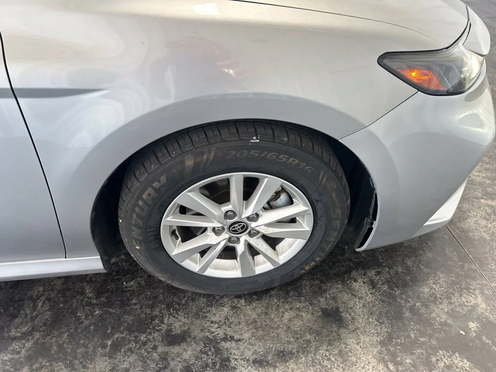 Toyota Camry photo 10